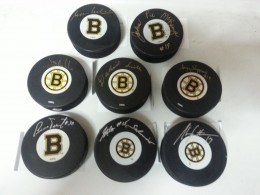 Boston Bruins Team Signed pucks